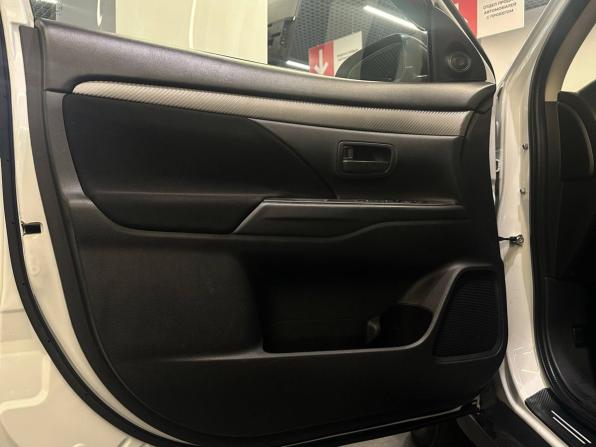 Mitsubishi Outlander III Рестайлинг 2 с пробегом 2016 года, цена 1 639 000 рублей, 177706 км, внедорожник, Автокод Объявления