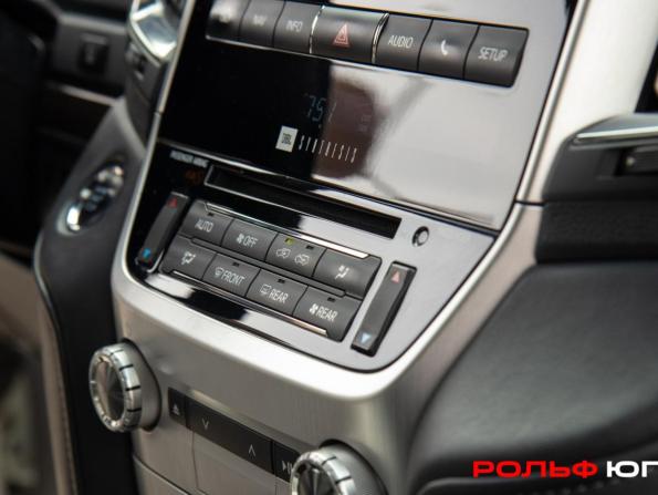 Toyota Land Cruiser 200 Series Рестайлинг 2 с пробегом 2017 года, цена 7 398 000 рублей, 98000 км, внедорожник, Автокод Объявления