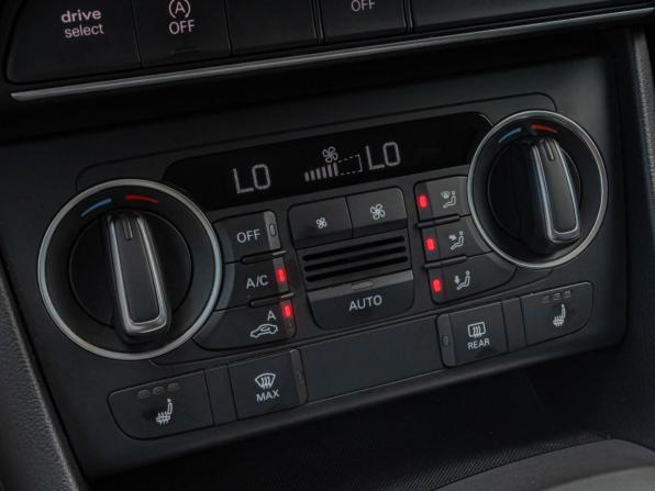 Audi Q3 I (8U) Рестайлинг с пробегом 2016 года, цена 2 087 000 рублей, 151595 км, внедорожник, Автокод Объявления