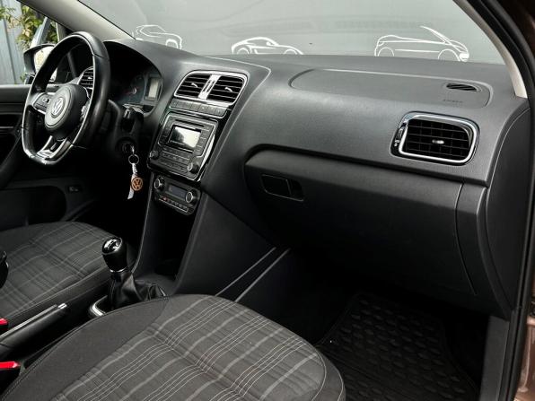 Volkswagen Polo V Рестайлинг с пробегом 2017 года, цена 1 067 900 рублей, 134946 км, седан, Автокод Объявления