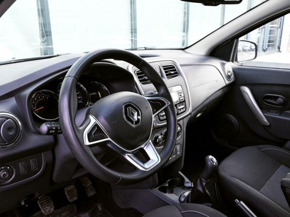 Renault Logan II Рестайлинг с пробегом 2019 года, цена 1 020 000 рублей, 93208 км, седан, Автокод Объявления