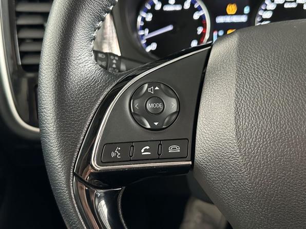 Mitsubishi Outlander III Рестайлинг 3 с пробегом 2022 года, цена 2 570 000 рублей, 32923 км, внедорожник, Автокод Объявления
