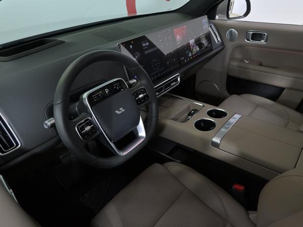 Li Auto (Lixiang) L6 I с пробегом 2025 года, цена 6 825 000 рублей, 5400 км, внедорожник, Автокод Объявления