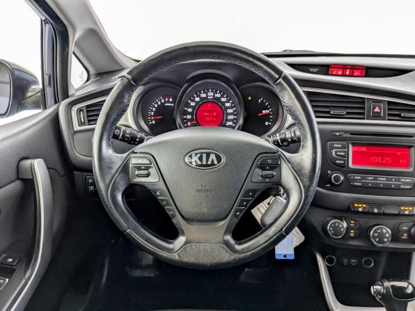 Kia Ceed II Рестайлинг с пробегом 2017 года, цена 1 320 000 рублей, 143061 км, хэтчбек, Автокод Объявления