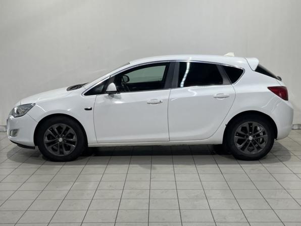 Opel Astra J с пробегом 2011 года, цена 685 000 рублей, 216000 км, хэтчбек, Автокод Объявления