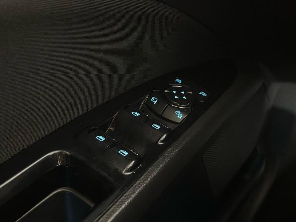 Ford Mondeo V с пробегом 2017 года, цена 1 459 900 рублей, 182824 км, универсал, Автокод Объявления