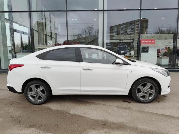 Hyundai Solaris II Рестайлинг с пробегом 2021 года, цена 2 010 000 рублей, 15580 км, седан, Автокод Объявления