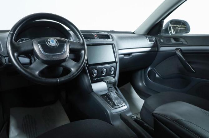 Skoda Octavia II (A5) Рестайлинг с пробегом 2010 года, цена 799 000 рублей, 293000 км, лифтбек, Автокод Объявления