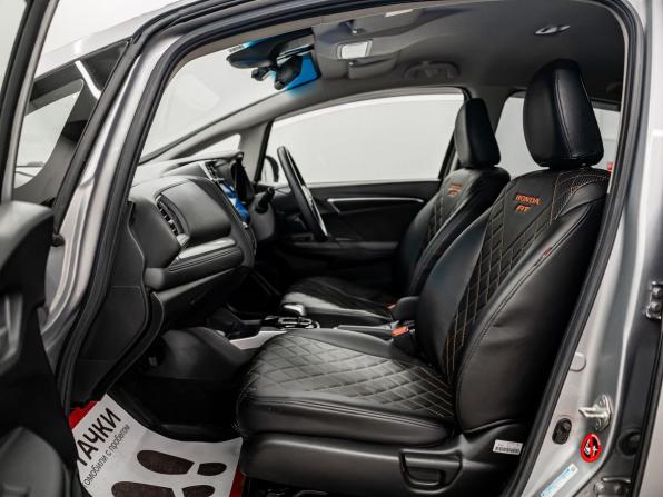 Honda Fit III Рестайлинг с пробегом 2018 года, цена 1 075 000 рублей, 57881 км, хэтчбек, Автокод Объявления