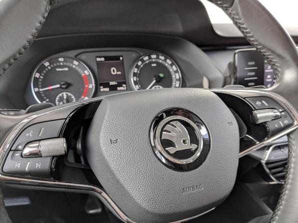 Skoda Octavia IV (A8) с пробегом 2021 года, цена 2 315 000 рублей, 87506 км, лифтбек, Автокод Объявления