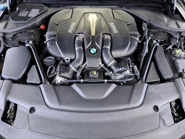 BMW 7 серии VI (G11/G12) с пробегом 2016 года, цена 3 000 000 рублей, 83571 км, седан, Автокод Объявления