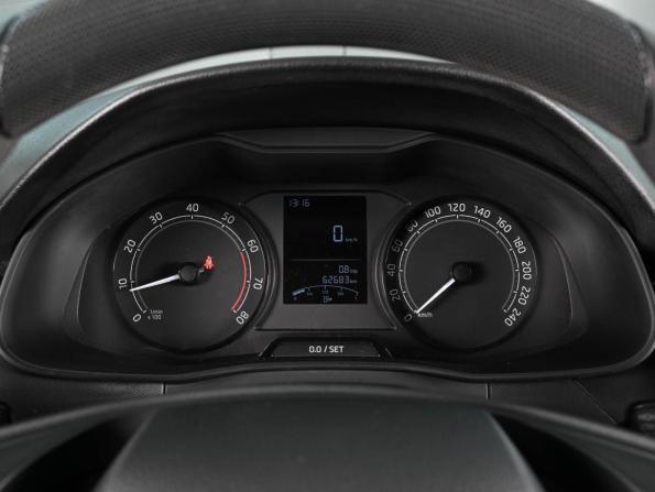 Skoda Rapid II с пробегом 2021 года, цена 1 385 000 рублей, 62683 км, лифтбек, Автокод Объявления