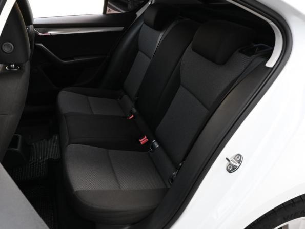 Skoda Octavia III (A7) с пробегом 2016 года, цена 1 049 000 рублей, 241368 км, лифтбек, Автокод Объявления