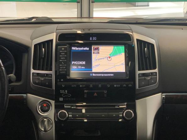 Toyota Land Cruiser 200 Series Рестайлинг 1 с пробегом 2014 года, цена 2 900 000 рублей, 303227 км, внедорожник, Автокод Объявления