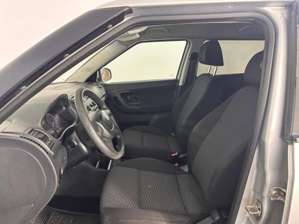 Skoda Fabia II Рестайлинг с пробегом 2011 года, цена 414 000 рублей, 299878 км, хэтчбек, Автокод Объявления