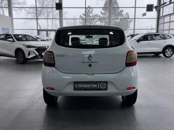Renault Sandero II с пробегом 2015 года, цена 639 900 рублей, 128000 км, хэтчбек, Автокод Объявления