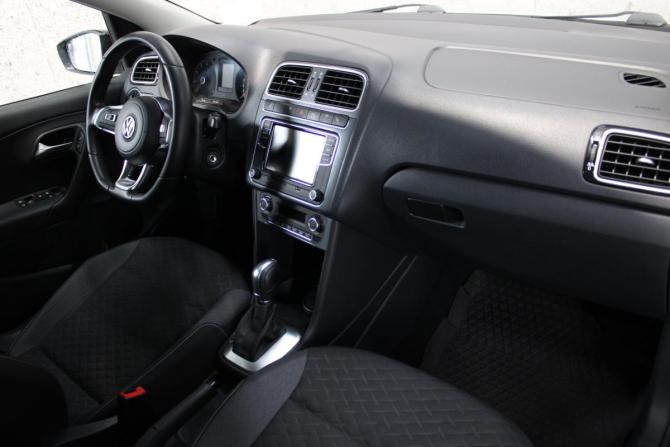 Volkswagen Polo V Рестайлинг с пробегом 2018 года, цена 1 246 000 рублей, 102420 км, седан, Автокод Объявления