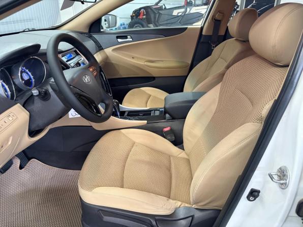 Hyundai Sonata VI (YF) с пробегом 2010 года, цена 1 067 000 рублей, 207800 км, седан, Автокод Объявления