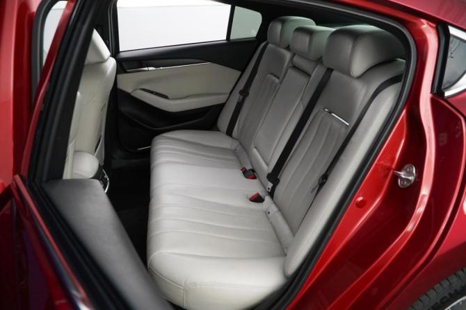 Mazda 6 III (GJ) Рестайлинг 2 с пробегом 2018 года, цена 2 075 077 рублей, 131956 км, седан, Автокод Объявления