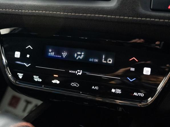 Honda Vezel I с пробегом 2017 года, цена 1 600 000 рублей, 130174 км, внедорожник, Автокод Объявления