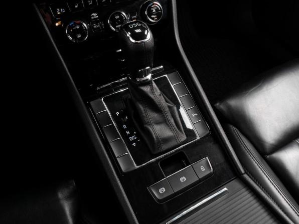 Skoda Superb III с пробегом 2018 года, цена 2 299 000 рублей, 232971 км, лифтбек, Автокод Объявления