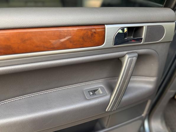 Volkswagen Touareg I Рестайлинг с пробегом 2006 года, цена 965 000 рублей, 286987 км, внедорожник, Автокод Объявления