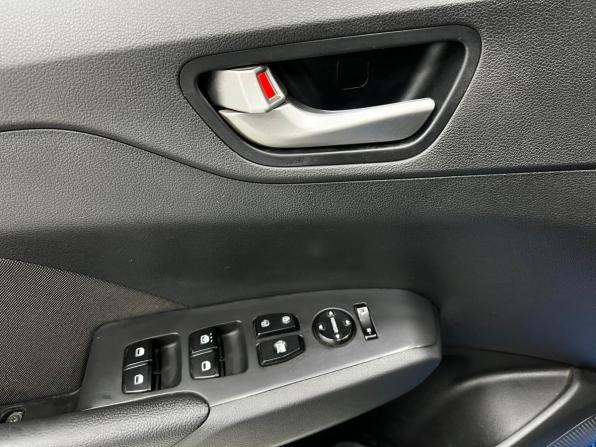 Hyundai Solaris II с пробегом 2018 года, цена 1 190 000 рублей, 189300 км, седан, Автокод Объявления
