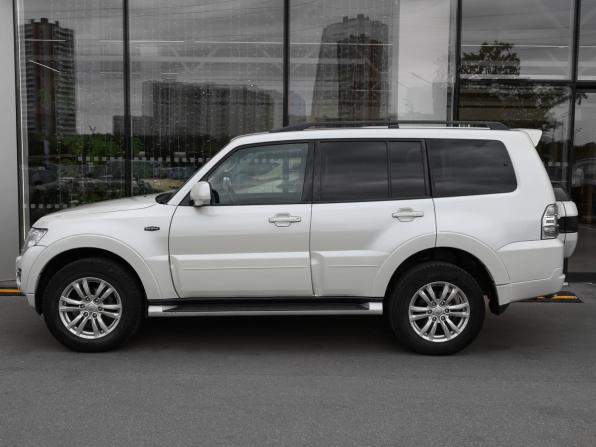 Mitsubishi Pajero IV Рестайлинг 2 с пробегом 2019 года, цена 3 198 000 рублей, 110758 км, внедорожник, Автокод Объявления
