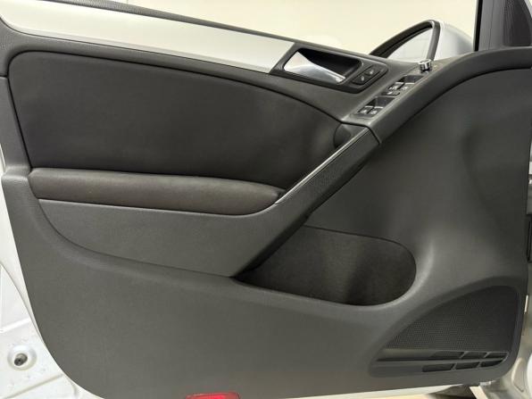 Volkswagen Golf VI с пробегом 2009 года, цена 650 000 рублей, 319225 км, хэтчбек, Автокод Объявления