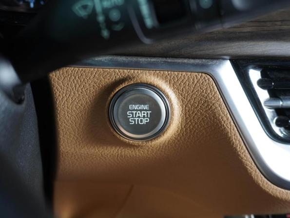 Kia Mohave I Рестайлинг 2 с пробегом 2023 года, цена 5 799 000 рублей, 50397 км, внедорожник, Автокод Объявления