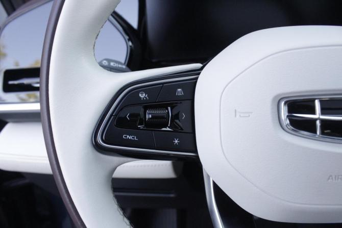 Geely Monjaro I с пробегом 2023 года, цена 2 995 000 рублей, 74302 км, внедорожник, Автокод Объявления