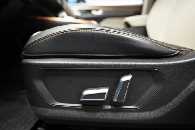 Haval Jolion I Рестайлинг с пробегом 2023 года, цена 2 045 000 рублей, 39000 км, внедорожник, Автокод Объявления