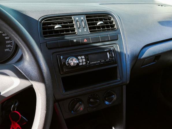 Volkswagen Polo V Рестайлинг с пробегом 2018 года, цена 1 149 000 рублей, 60000 км, седан, Автокод Объявления