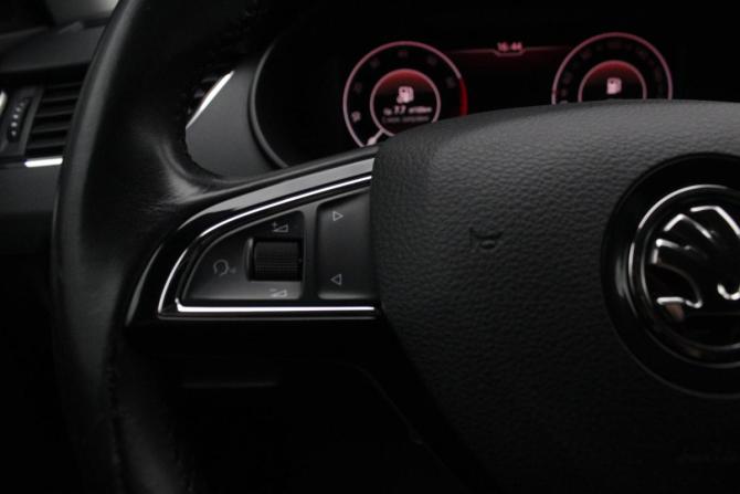 Skoda Octavia III (A7) Рестайлинг с пробегом 2018 года, цена 1 945 000 рублей, 197610 км, лифтбек, Автокод Объявления