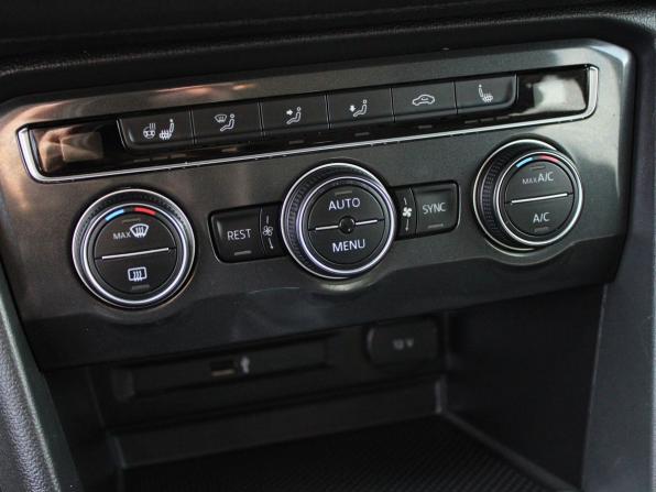 Volkswagen Tiguan II с пробегом 2018 года, цена 1 899 000 рублей, 133526 км, внедорожник, Автокод Объявления