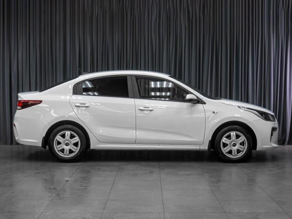 Kia Rio IV с пробегом 2018 года, цена 1 299 000 рублей, 98730 км, седан, Автокод Объявления