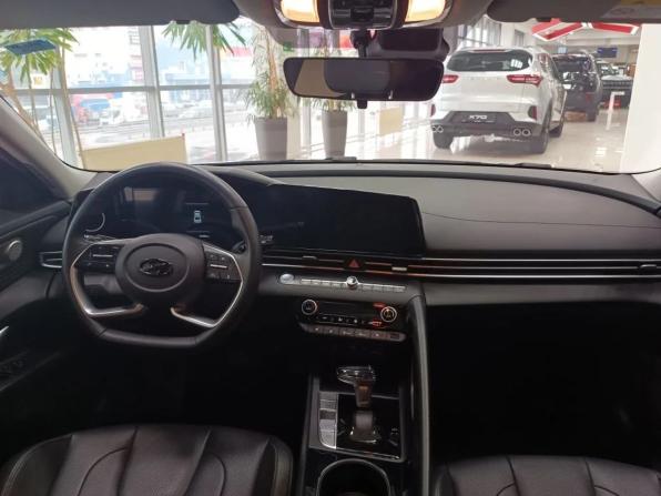 Hyundai Elantra VII (CN7) Рестайлинг с пробегом 2024 года, цена 2 165 000 рублей, 50060 км, седан, Автокод Объявления