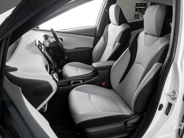 Toyota Prius IV (XW50) с пробегом 2016 года, цена 1 755 000 рублей, 184729 км, лифтбек, Автокод Объявления
