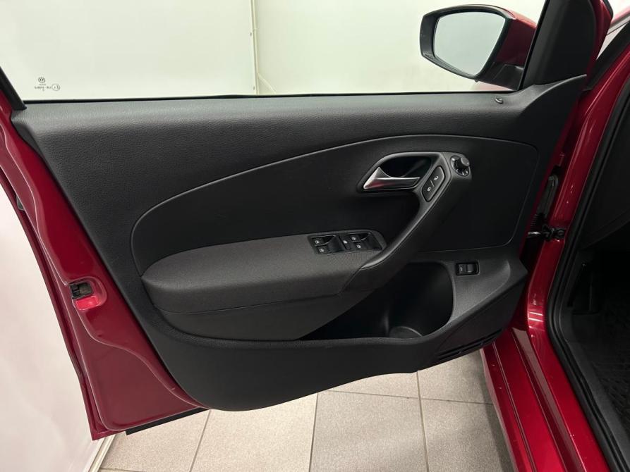 Volkswagen Polo V Рестайлинг Красноярск  - изображение 13