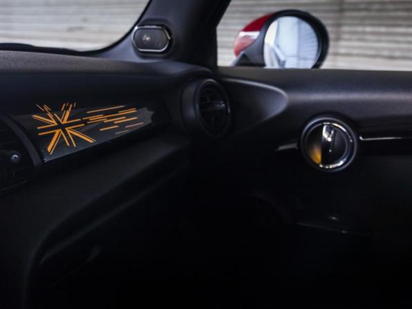 Mini Hatch III (F55/F56) Рестайлинг с пробегом 2018 года, цена 3 090 000 рублей, 47760 км, хэтчбек, Автокод Объявления