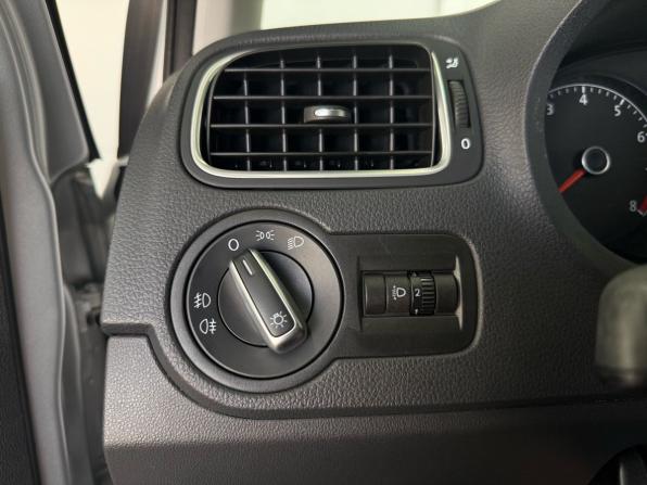 Volkswagen Polo V Рестайлинг с пробегом 2017 года, цена 1 529 000 рублей, 62500 км, седан, Автокод Объявления