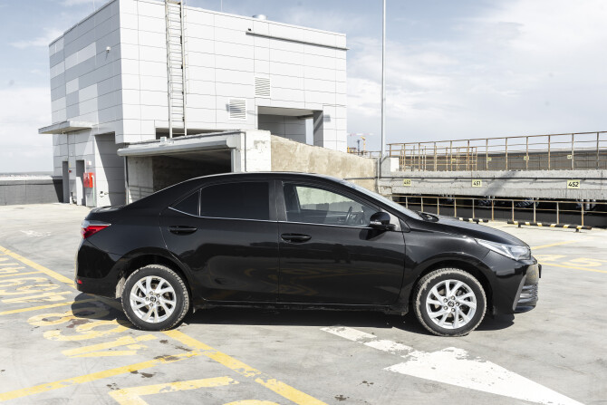 Toyota Corolla XI (E160 E170 E180) Рестайлинг 1 с пробегом 2016 года, цена 1 686 000 рублей, 77800 км, седан, Автокод Объявления