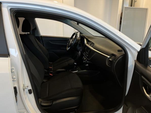 Kia Rio IV Рестайлинг с пробегом 2021 года, цена 1 479 000 рублей, 124853 км, седан, Автокод Объявления