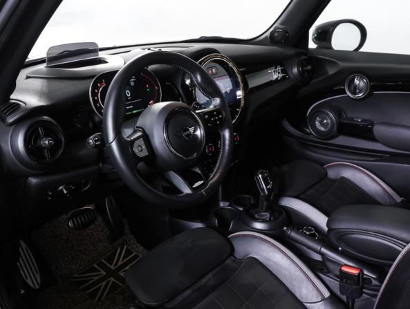 Mini Hatch III (F55/F56) Рестайлинг 2 с пробегом 2021 года, цена 3 778 000 рублей, 26100 км, хэтчбек, Автокод Объявления