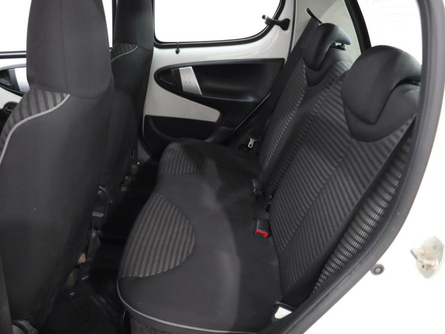 Peugeot 107 I Рестайлинг 2 Ростов-на-Дону  - изображение 9
