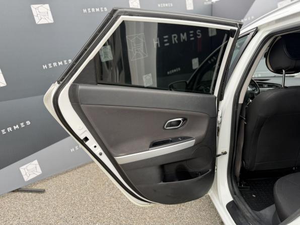 Kia Ceed II Рестайлинг с пробегом 2017 года, цена 1 299 000 рублей, 158451 км, универсал, Автокод Объявления