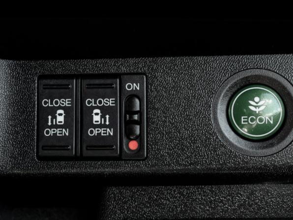 Honda Stepwgn V Рестайлинг с пробегом 2020 года, цена 2 370 000 рублей, 102012 км, минивэн, Автокод Объявления