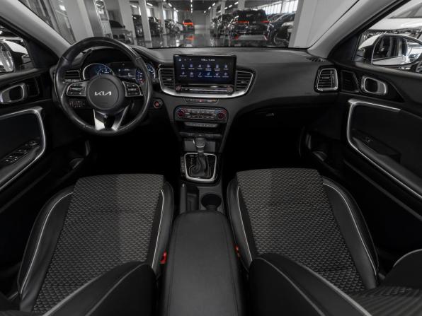 Kia Ceed III Рестайлинг с пробегом 2022 года, цена 2 360 000 рублей, 56000 км, хэтчбек, Автокод Объявления
