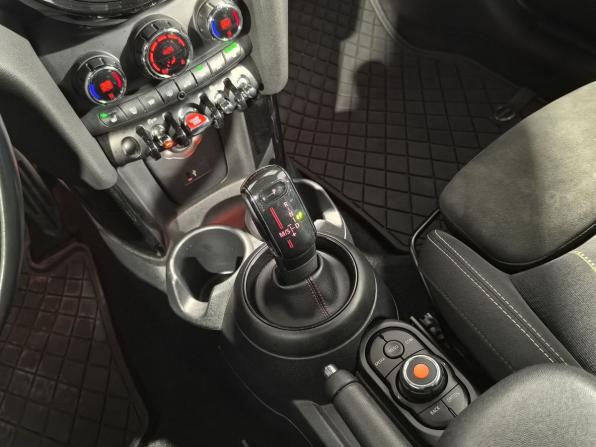 Mini Hatch III (F55/F56) Рестайлинг с пробегом 2021 года, цена 3 399 000 рублей, 66563 км, хэтчбек, Автокод Объявления