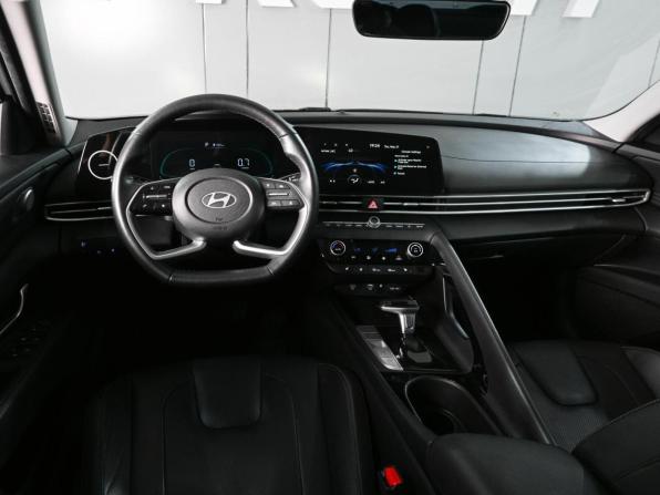 Hyundai Elantra VII (CN7) Рестайлинг с пробегом 2023 года, цена 2 249 000 рублей, 51919 км, седан, Автокод Объявления